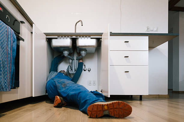 Professional Plumbing technician working in Topaz, CA